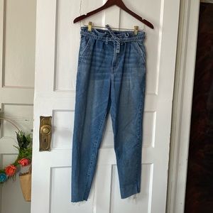 Hollister Ultra High-Rise Mom Jean size 3R